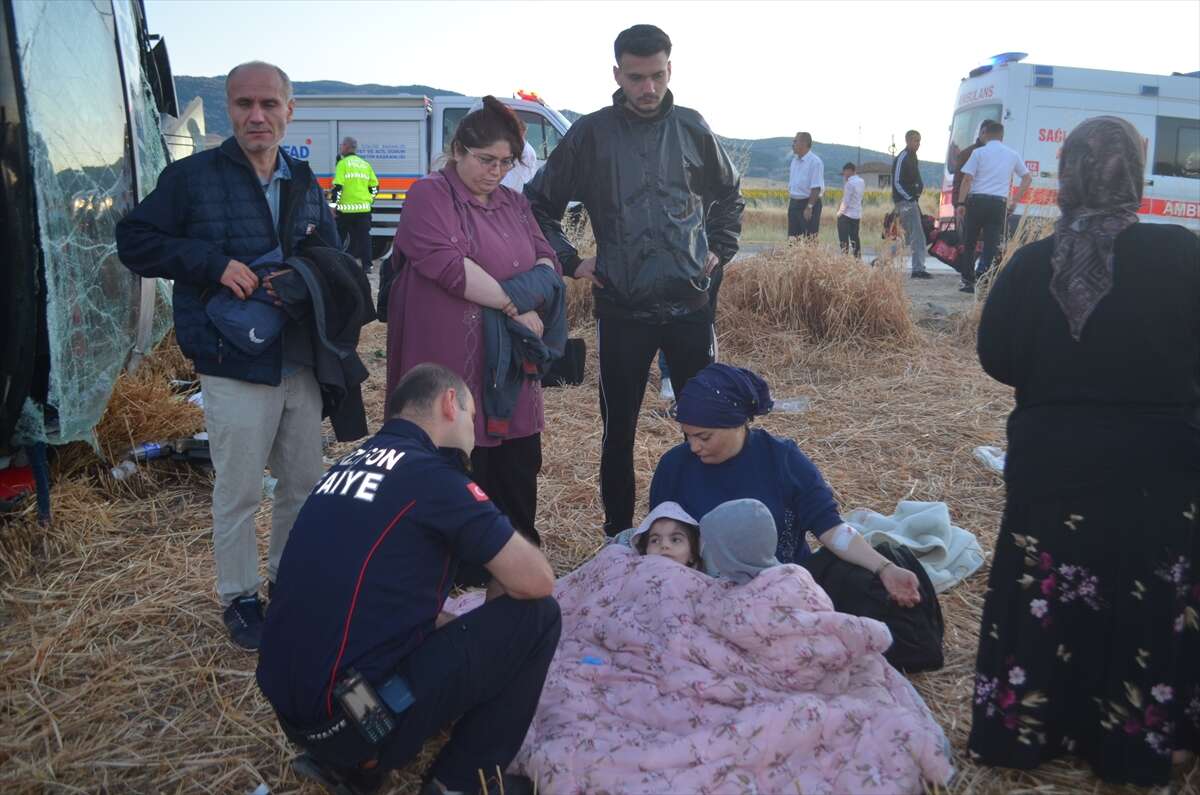 Yolcu otobüsü şarampole devrildi! 2'si ağır 46 yaralı var 6